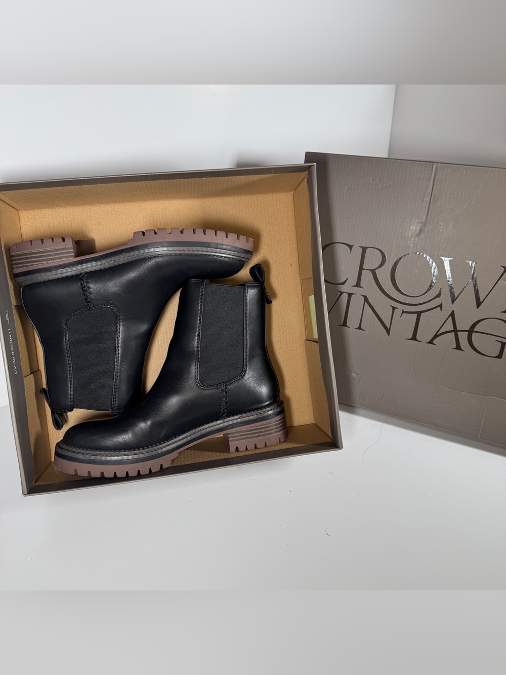 Crown Vintage Gilian Black Chelsea Lug Boots Size 6 Medium in Box